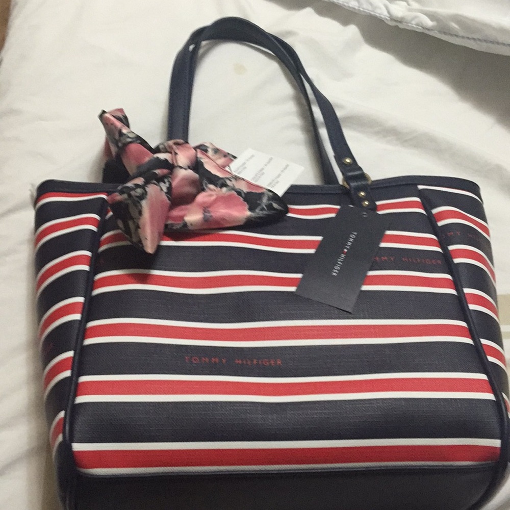 Tommy shoulder bag